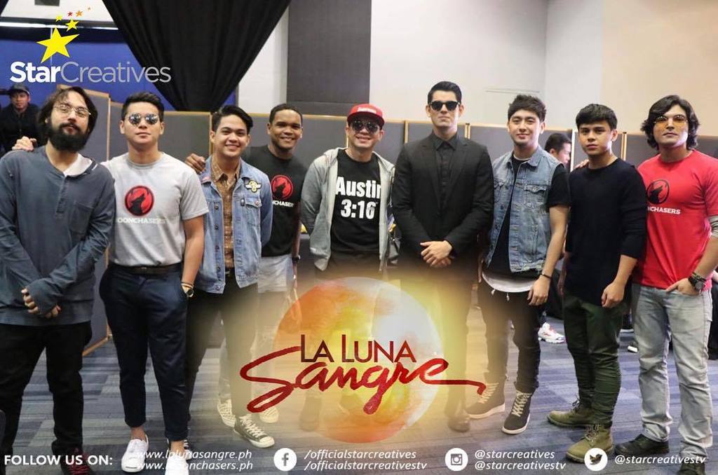 StarCreativesTV's tweet photo. Look who's here at AsiaPOP Comicon! Vampires and Moonchasers! 😉 #LaLunaSangreAtAPCC #LaLunaSangre https://t.co/sykKBeQrJw