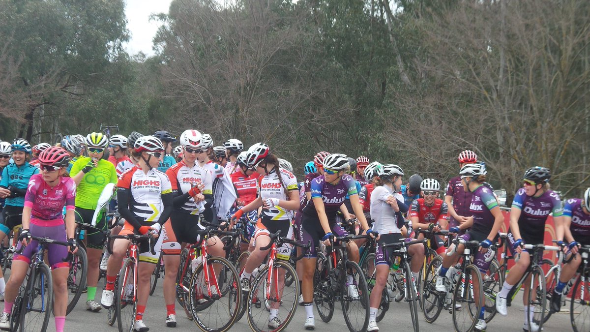 AusCycInsider's tweet image. The women are ready for the start of @StradeNero #Tokv Stage 3