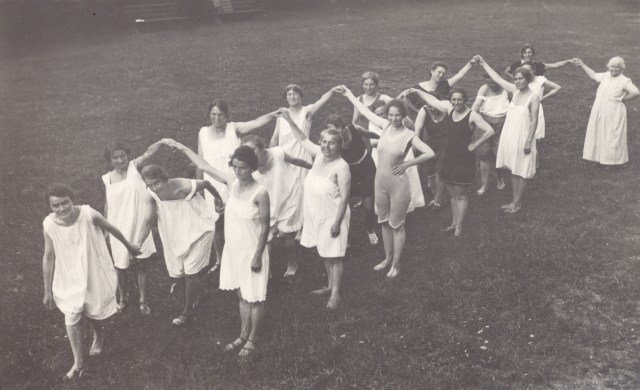 Zeitfenster1916's tweet photo. Sonntag, 26. August 1917 - Vollständig nackt - https://t.co/Y1tyAZm4ZD https://t.co/sUymDyCeUR