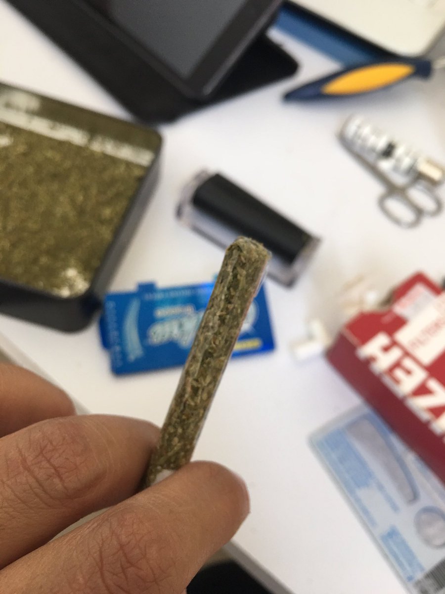 AngeLovesTH's tweet photo. Mi mañanero 😍💨🍃 #weed #420 #Lovingthis https://t.co/7iaowzLvjM