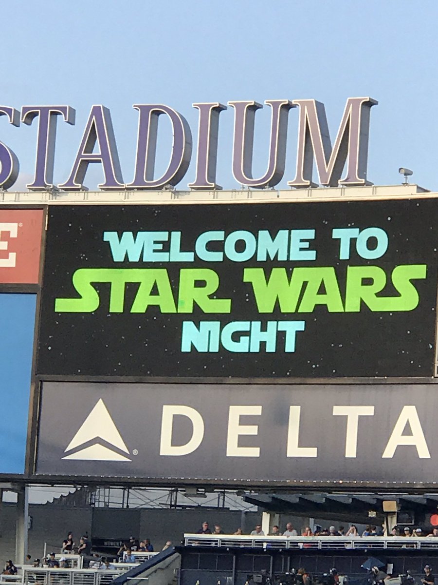 DwayneMAndrews's tweet photo. Beautiful night for @Yankees baseball. And it's #StarWars night!  I'm geeking out. https://t.co/zBn7b8oFX2