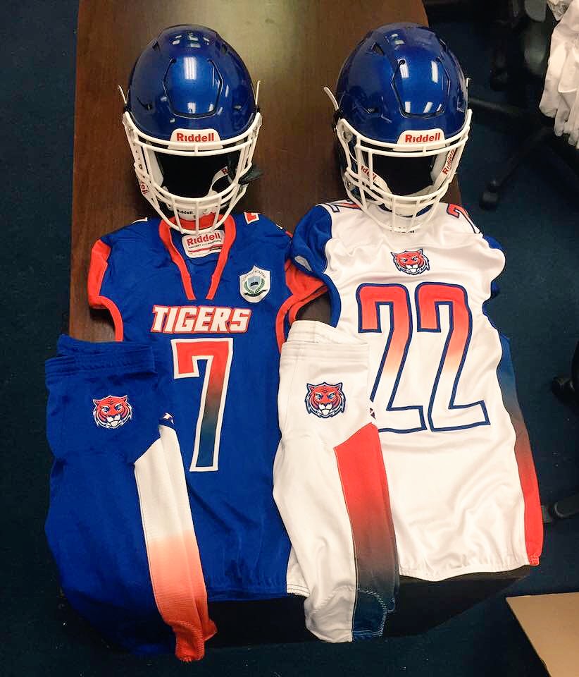Equipment_Man's tweet photo. @JeffersonTiger_ new @RiddellSports #MotionFit uniforms and #SpeedFlex helmets just arrived for the opening game! 🏈🔥🏈🔥🏈🔥 https://t.co/LrHuARBAMR
