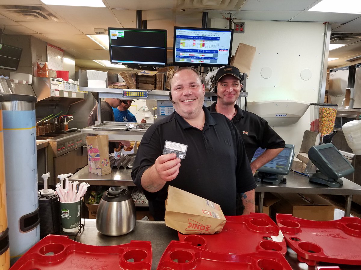 hab_jed's tweet photo. Employee appreciation 
Damon you ROCK. https://t.co/vNQhe0eS08