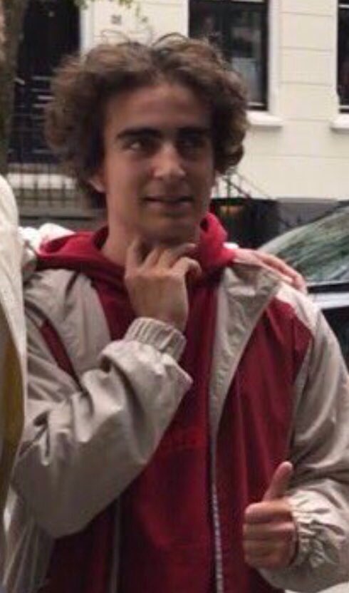 long_dark_night's tweet photo. Hello I'm back and confused. Hoped Twitter knew the answer to all the skam cast content but I see y'all are just as confused https://t.co/jFDWmr3zd6