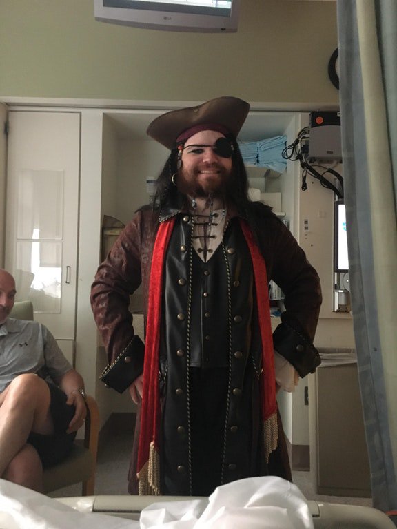 WholesomeMeme's tweet photo. Guy has his leg amputated... his brother shows up to the hospital dressed as a pirate! https://t.co/GG7VvRDXmC