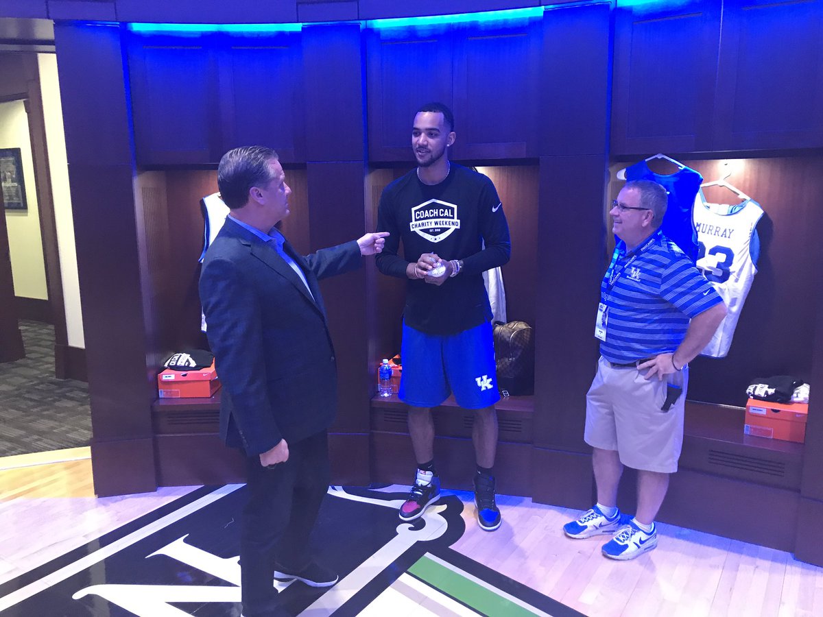 KentuckyMBB's tweet photo. .@UKCoachCalipari making the rounds. Lot of catching up to do. https://t.co/D2kcPZUwhJ