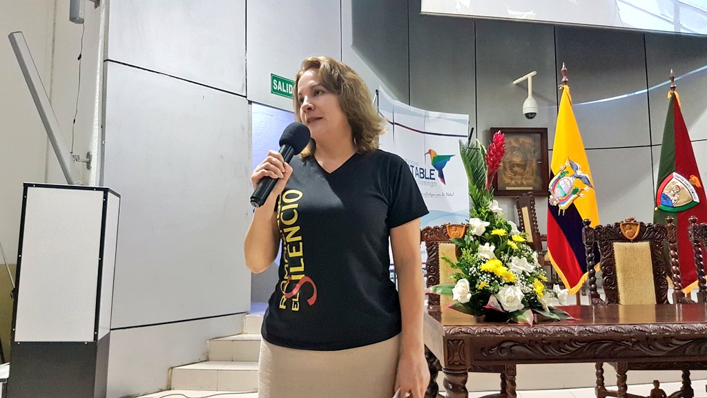 Pasvinueza1's tweet photo. @sylvia_polo  Lider de la campaña #RompiendoElSilencio clausura el programa en santo domingo @adventistasEC @AdventistasMEN @YanezWashington https://t.co/wQo6gKFOLy