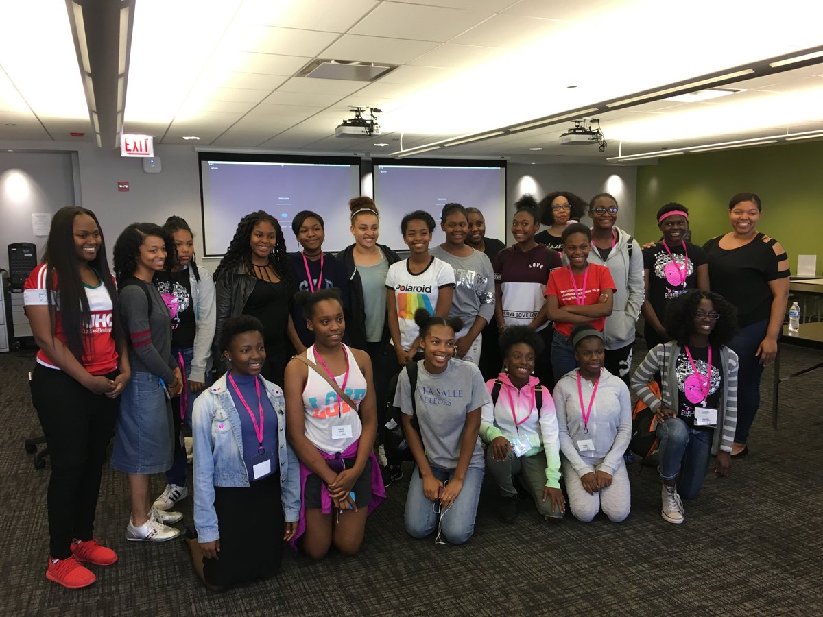 BlackGirlsCode's tweet photo. Coding + friendship = a successful #SummerofCODE17 in Chicago! https://t.co/ERyWIxHlNu
