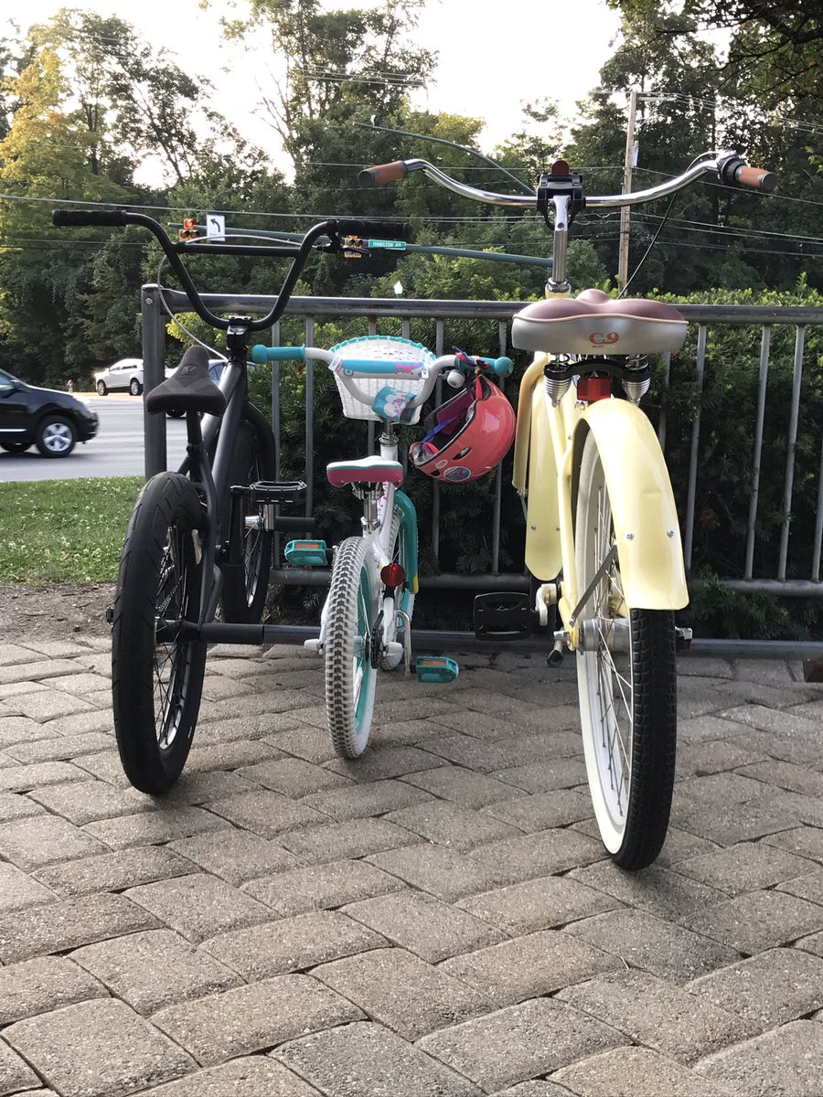 We're a family bike gang. Lady just told me I ride a kids bike. 😂