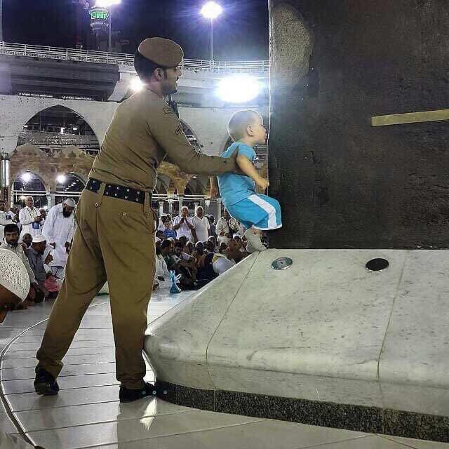meh5001's tweet photo. الصوره اللي بالفرح تحيي حفل
هاذي على العدوان مثل السكري
افرح وحقق مطلبك ياهالطفل
قدامك الكعبه وخلفك عسكري

شعري https://t.co/oriOtAB0Au
