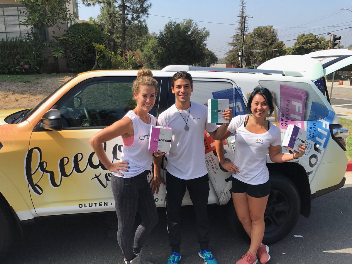 completeBURN's tweet photo. Make joy your compass this weekend💪☺️ Shout out to @fitjoynutrition for the delicious protein bars😋 #FitFriday #FitJoy https://t.co/Vz9svczM1t