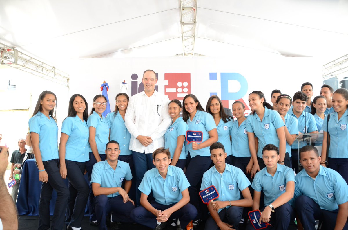 JoseDelCSavinon's tweet photo. Trabajando en #RepúblicaDigital, cerrando cada vez más la brecha digital, en esta ocasión en Salcedo, provincia Hermanas Mirabal. https://t.co/fZ7a3r1th3