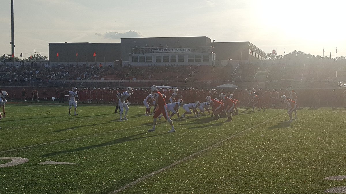 excoachhauty's tweet photo. Milford vs. Oak Hills #MSJU #thehunt https://t.co/RjwFde47zw