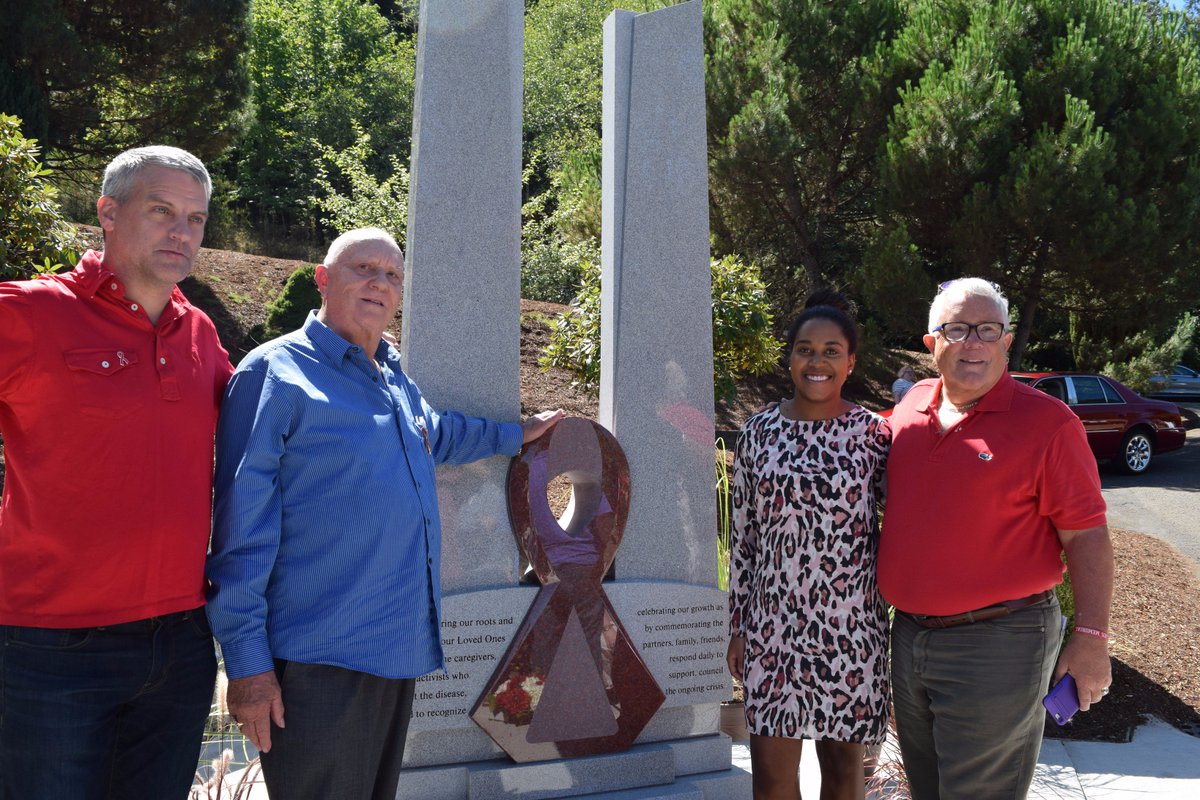 CommishFish's tweet image. Congrats to Darcelle XV and friends – new memorial honors Oregonians who lost their lives to HIV/AIDS
