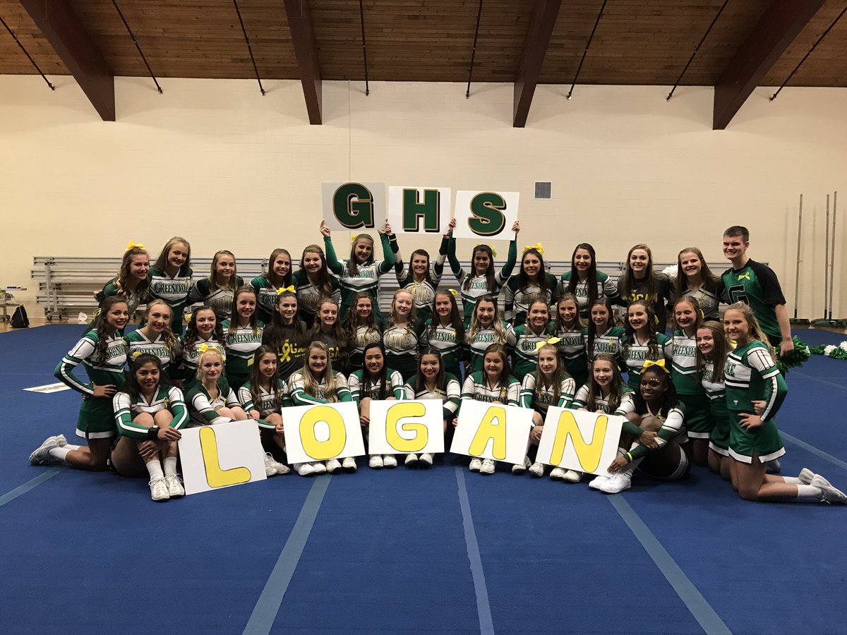 Greenfield_SD's tweet photo. Come on out to the Greenfield vs Greendale game and help us support cancer research tonight! #logansfight #yellowribbons https://t.co/eweGiPjssw