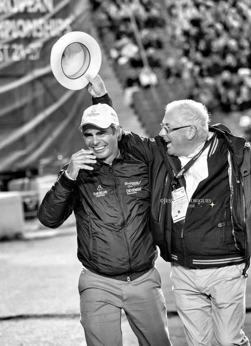 JessiK_R's tweet photo. L'équipe d'Irlande emmenée par leur coach Rodrigo Pessoa est Championne d'Europe de saut d'obstacles à Goteborg 🍀devant la Suède &amp; la Suisse https://t.co/LFthrMGMH5