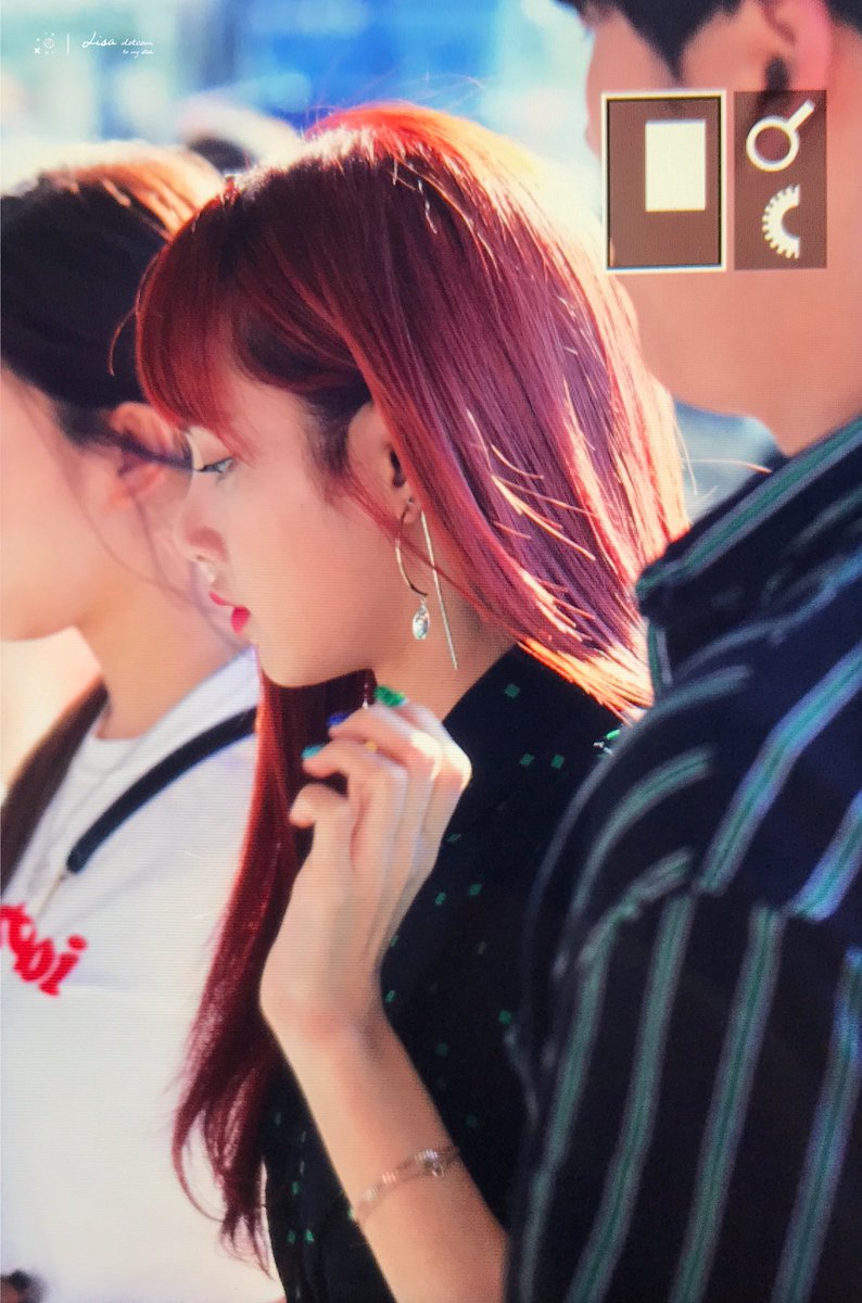 BP970327's tweet photo. [170826 김공 출국 리사 프리뷰]

#BLACKPINK #블랙핑크 #LISA #리사 https://t.co/E9d86ph7w3