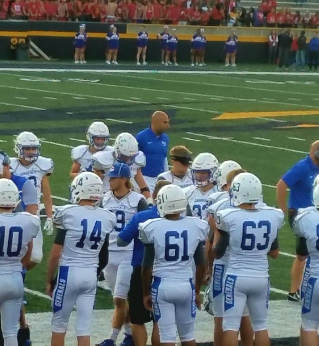 kerry327's tweet photo. @AWHSFootball @UToledo Welcome home @bgradkowski5 !!! Nice to see you back in the Glass Bowl. #RocketAlumni #GoGenerals https://t.co/IRxjenTZUK
