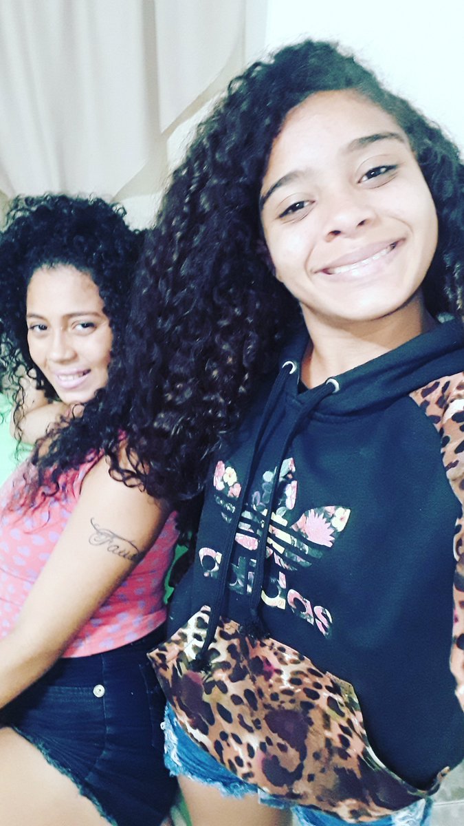 Larilindaaa0's tweet photo. Dupla dessa rs😚
#oafronta
#Maiaraemaraisa😂❤❤ https://t.co/9tsbb7cGAm