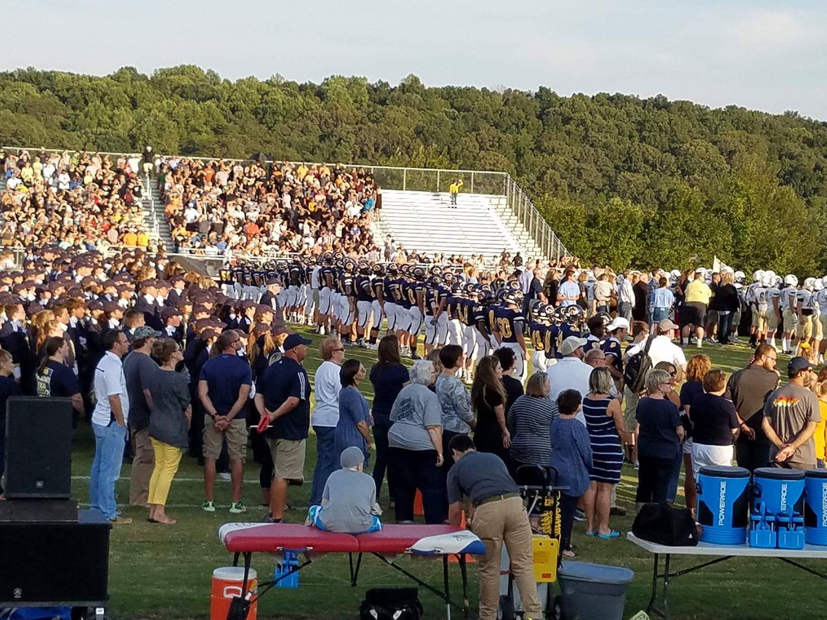 Goal_PE's tweet photo. @BradleySchools uniting in it's stand against drugs.  #unplugfromyourdrug

@SafflesSlater @ktweetingpage @GoalCounselor https://t.co/6jY9TYfDOy