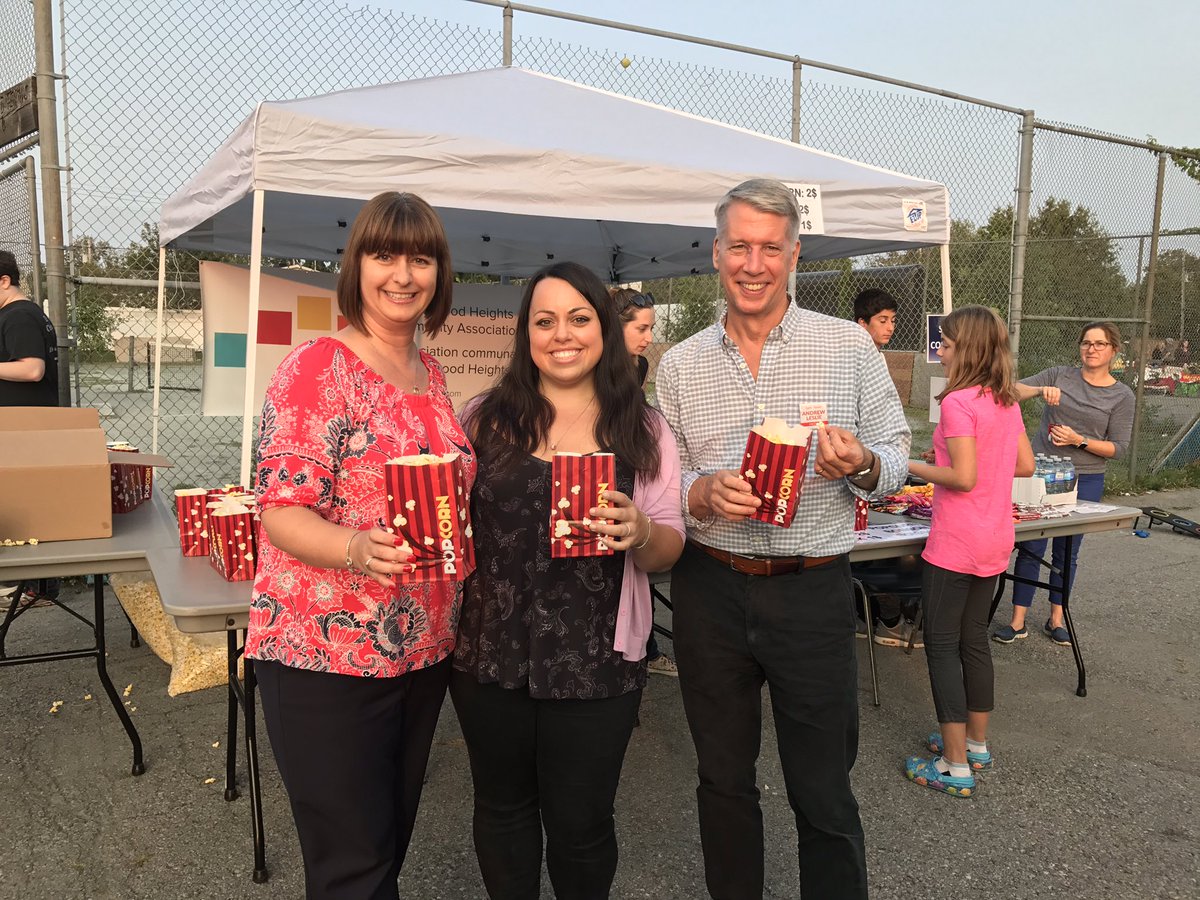 mflalonde's tweet image. Very nice to meet families and friends at the Movie in the Park in Queenswood Heights. Proud to support the event! Thx! Movie starts at 8pm