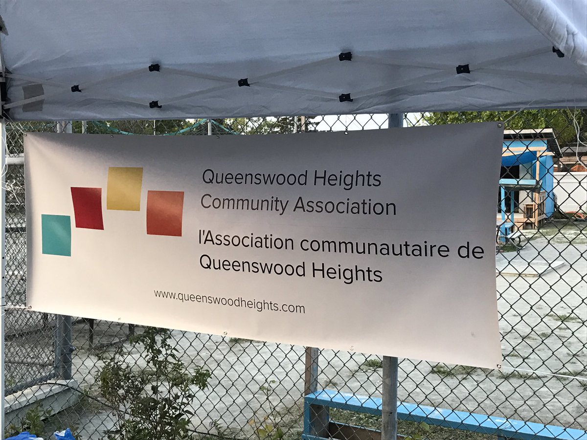 mflalonde's tweet image. Very nice to meet families and friends at the Movie in the Park in Queenswood Heights. Proud to support the event! Thx! Movie starts at 8pm