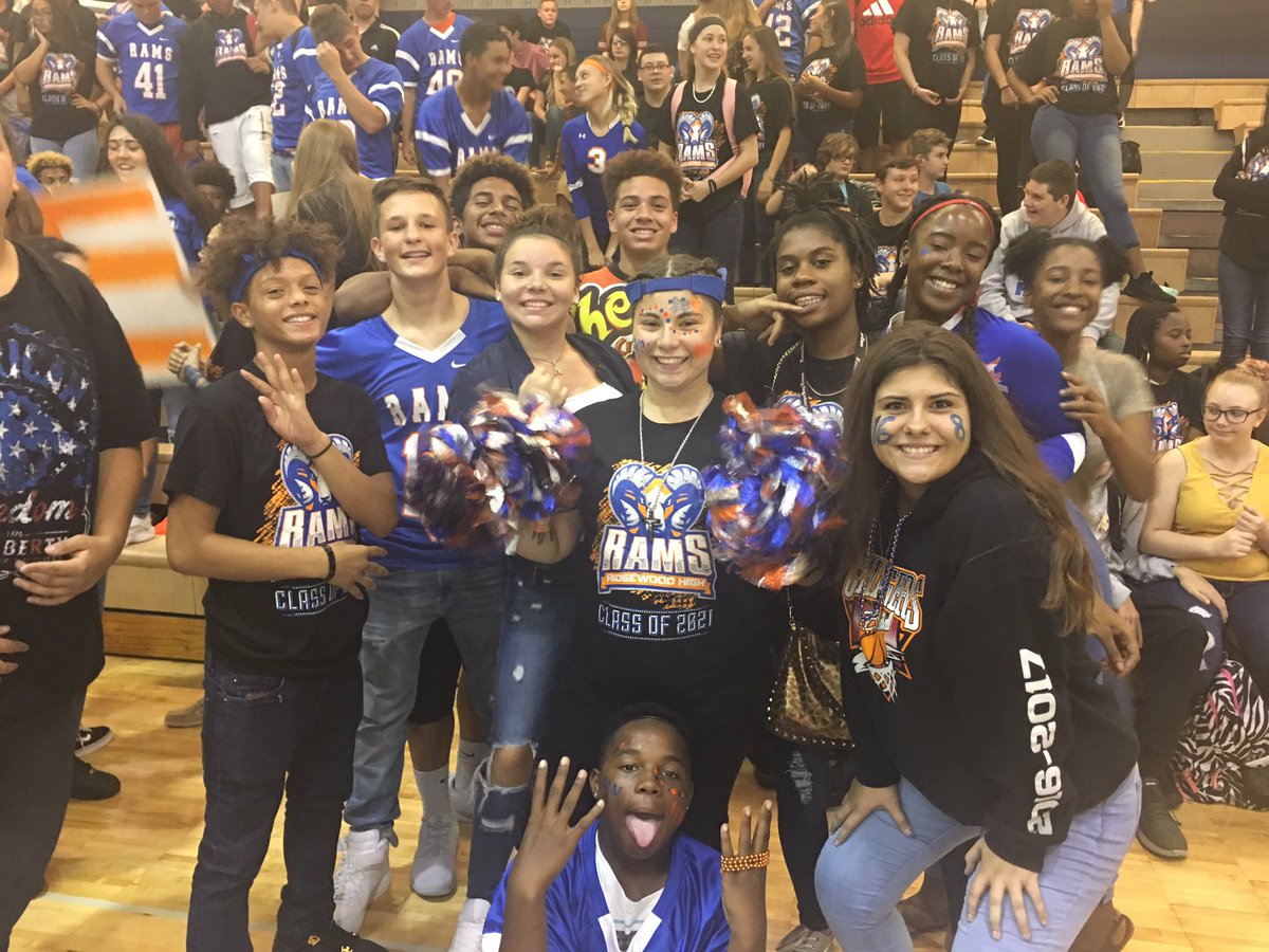 Ktech_AP's tweet photo. First pep rally of the year. Freshman tie for 1st in game AND WIN SPIRIT STICK!! Go Class of 2021!! #RamPride #BeMoreRam @Ridgewood_Rams https://t.co/pMZGDOx8qn