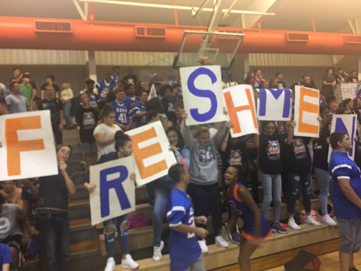 Ktech_AP's tweet photo. Awesome school spirit Class of 2021 at the pep rally today!  #SpiritStickWinners #1 #BeMoreRam #RamPride @Ridgewood_Rams https://t.co/CMWLlEq1Ob