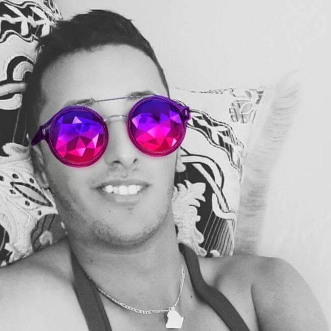 TheAliHouari's tweet photo. Good night 😘 😁😂
#MyCity #snapchat #love #night
#summer #sea #me #dz #instadz #fun https://t.co/HIKfF7WvkV