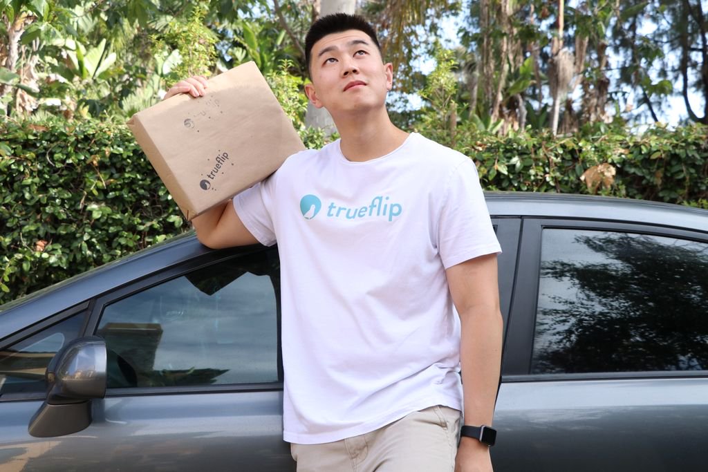 TrueFlipApp's tweet image. Speakers are bumpin through the package 🎶 Probs cuz its Fridayy #tgif