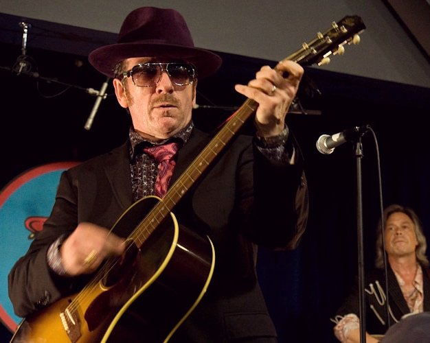 amoebamusic's tweet photo. Happy birthday @ElvisCostello!!! He performed two amazing shows for us at Amoeba Hollywood &amp; @AmoebaSF on the *same day* back in 2009. 🎉🎂🎸 https://t.co/d8P0My81LO