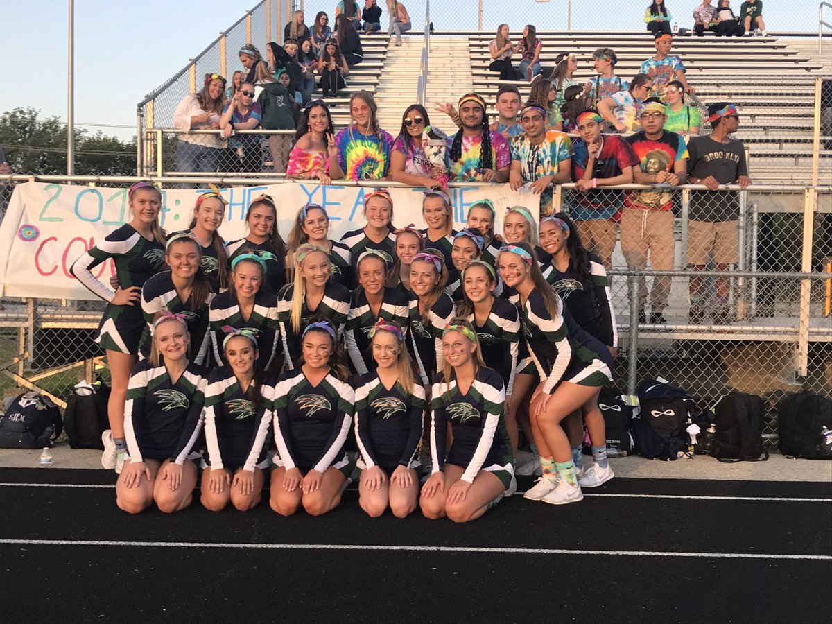 CoachWarczynski's tweet photo. First game! Let's go hawks! #bhsvarsitycheer #theyearthecougarswentextinct https://t.co/hjisDAnuRk
