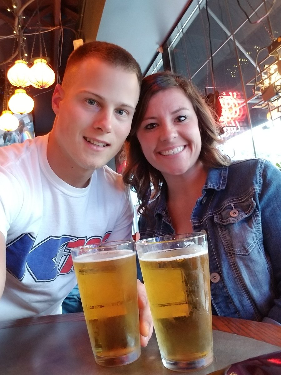 J_Kap5's tweet photo. @K102 One of those nights #K102TimAndFaith @BurgerMoes https://t.co/0HXswfCzvf