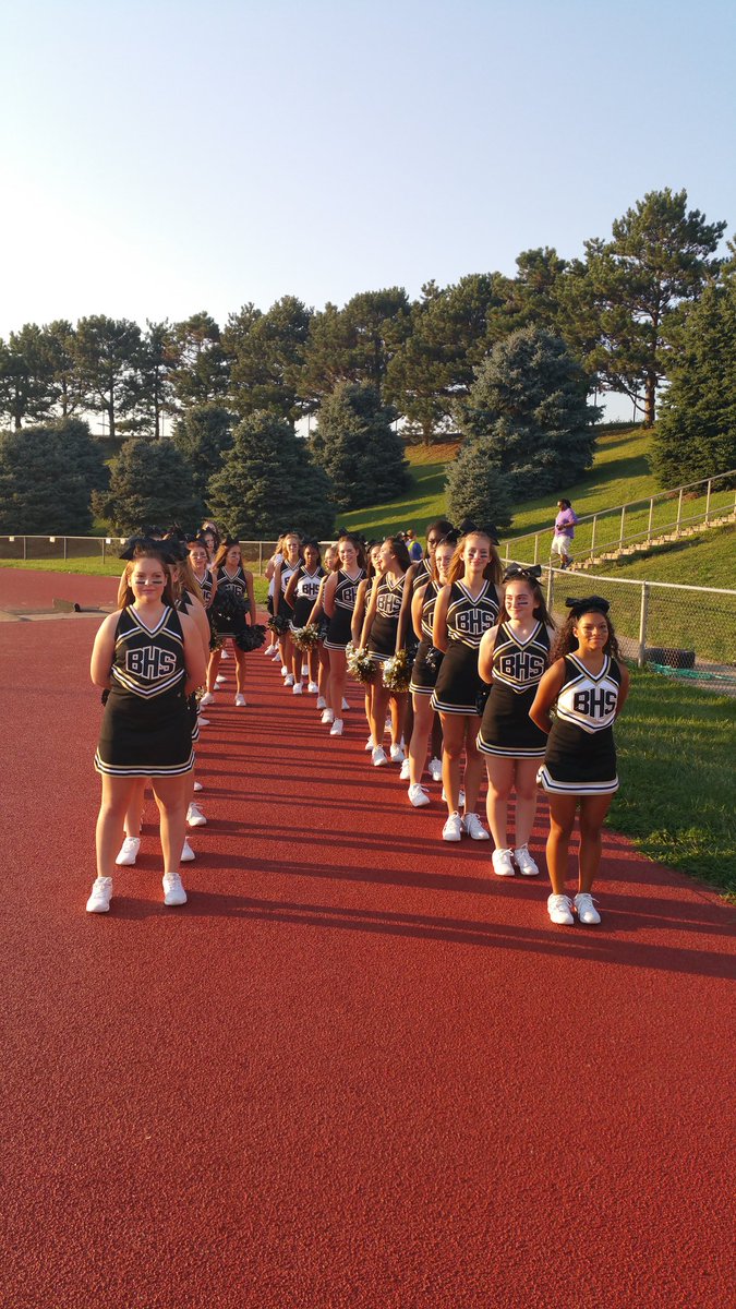 lawofthefarm's tweet photo. Love the interaction between the @OPS_Burke @OmahaBurkeCheer @Sparkles_BHS &amp; the #bulldogpride S section! @burke_athletics @lannan_gayebhs https://t.co/mWt4FYAC5l