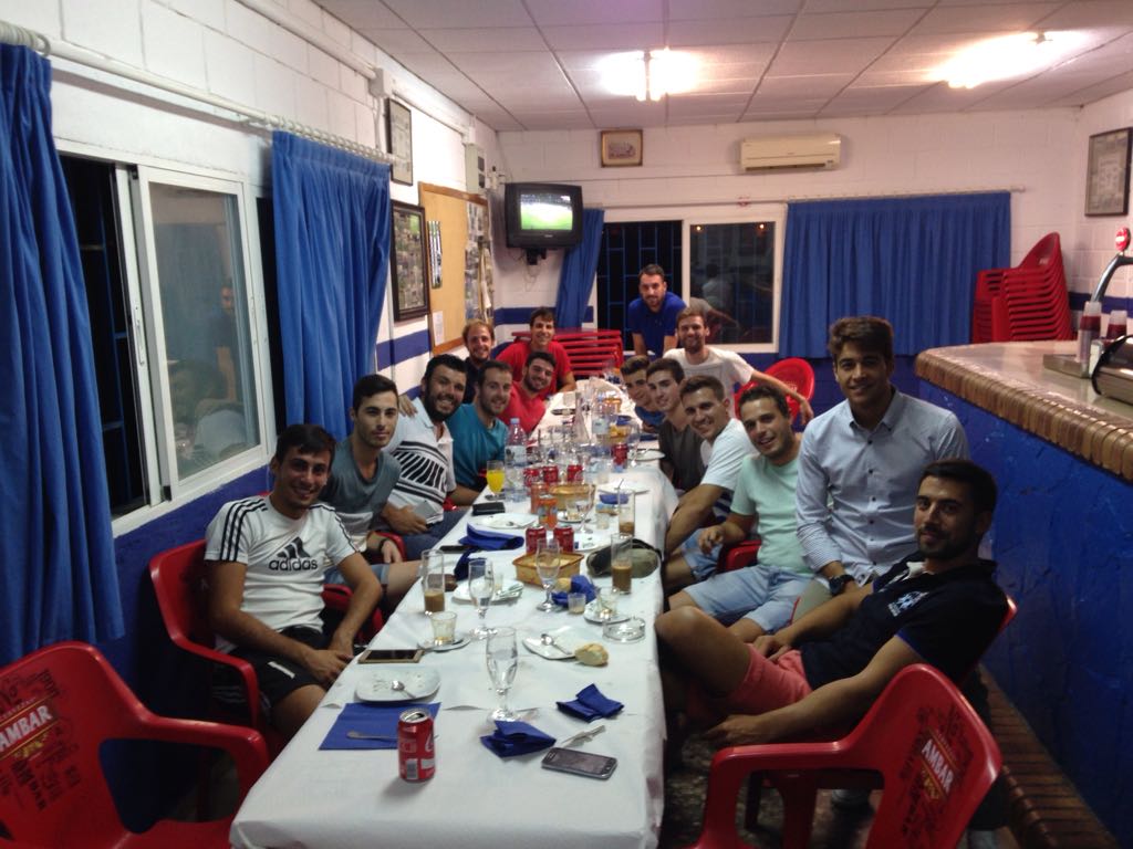 D_Berny_G's tweet photo. @udcasetas.Primera cena, buenas intenciones,conjura de cara al comienzo de liga, risas, y gran ambiente... Esto arranca equipo. #vamosfuerte https://t.co/H9jBnGpZB7