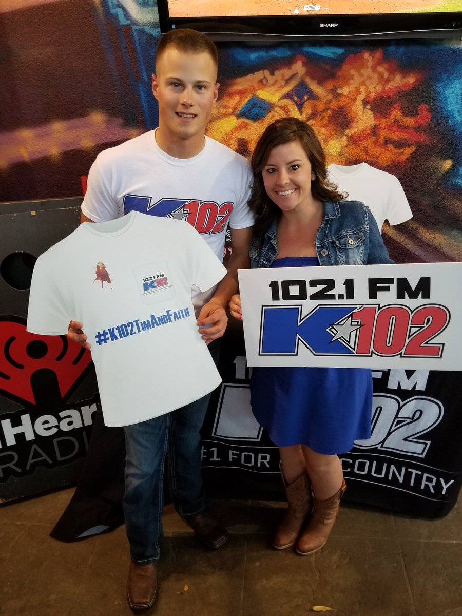 J_Kap5's tweet photo. @K102 BBQ STAIN ON MY WHITE T-SHIRT #K102TimAndFaith @BurgerMoes #205row8 https://t.co/ETMadxaWDw