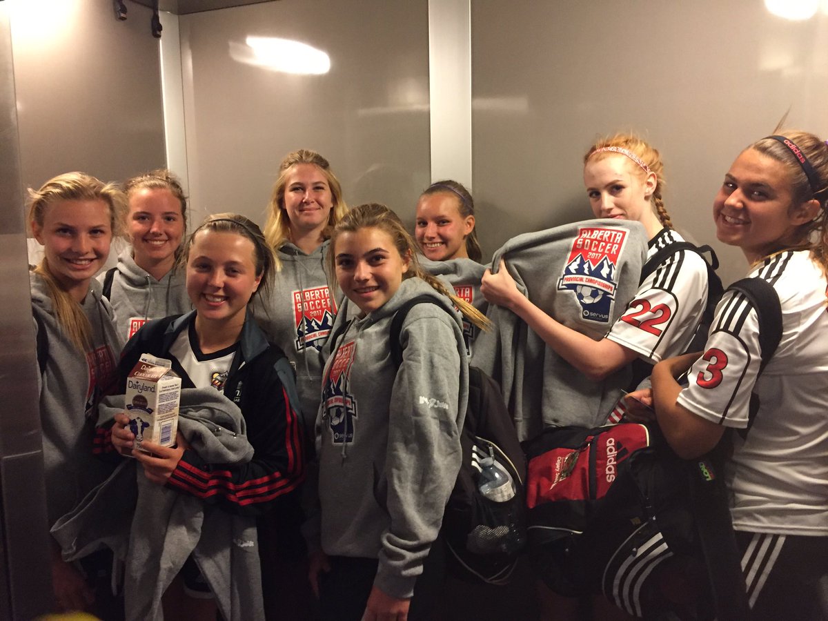 MilleniumSwu's tweet photo. Oh yeah, they got hoodies ⚽️💪🏼⚽️ https://t.co/mc6TDDznck