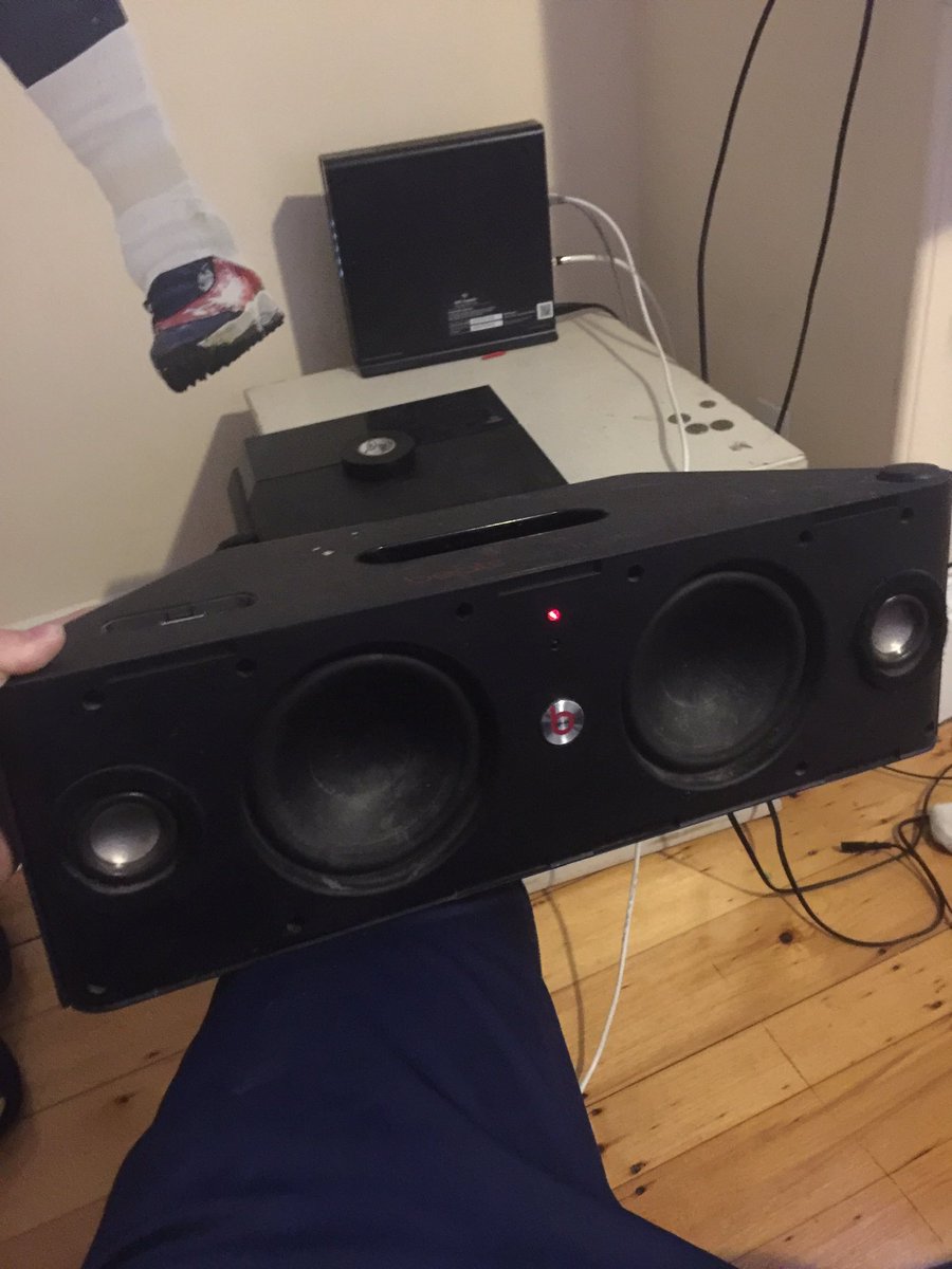 gimme_some_BASS's tweet photo. OG Beatsbox best speaker in the game.   Thing still bumps 7 years later @drdre @beatsbydre, hook me up with a new one? #DefiantOnes https://t.co/CXX1j9gpae