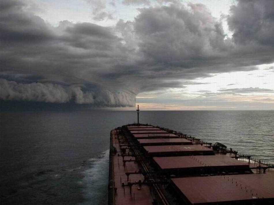 LRushgirl's tweet photo. YIKES, Houston!!! Here comes #Harvey2017 #HurricaneHarvey #Houston https://t.co/6ExS3PcSiJ