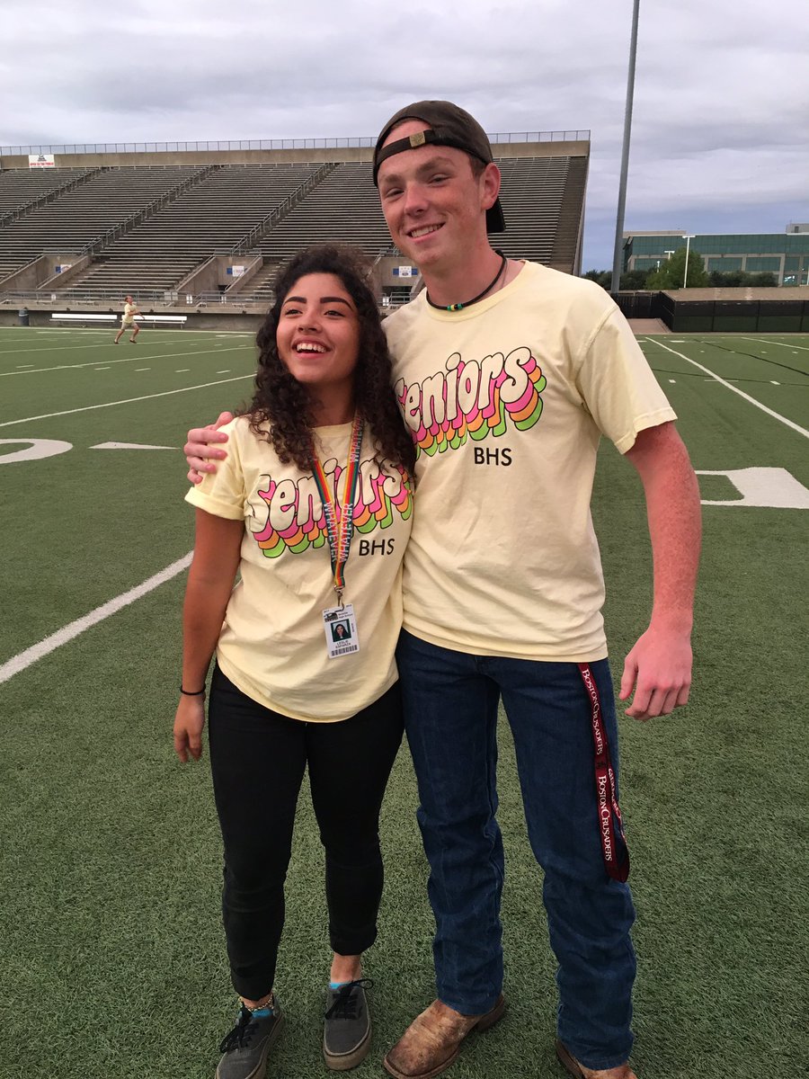 ThePoofster's tweet photo. Senior sunrise 🔆 https://t.co/triUKcu7dA