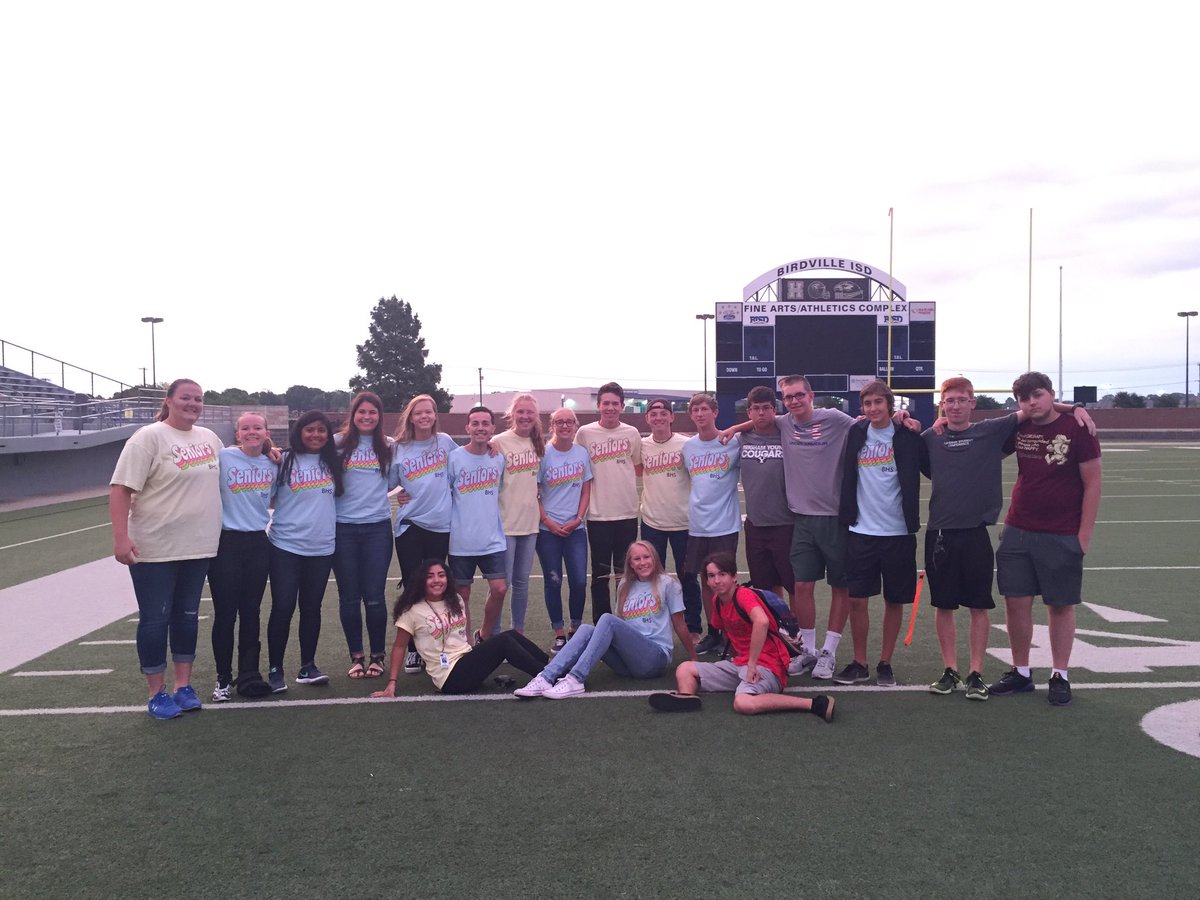 ThePoofster's tweet photo. Senior sunrise 🔆 https://t.co/triUKcu7dA