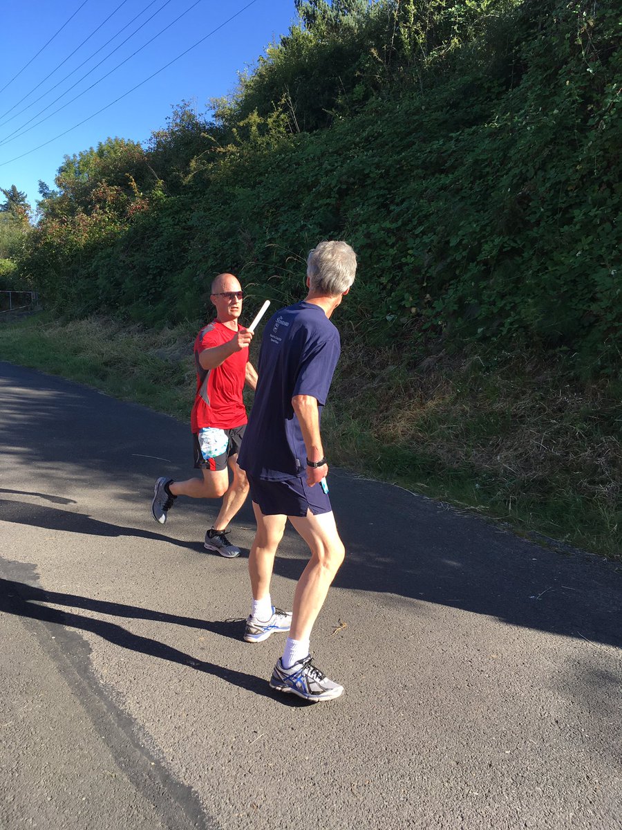 runningnerd's tweet photo. Darren/Ken ... another flawless exchange. Van 2 motors on ... #htc17 #run #runoregon #instarunners https://t.co/pEXBxo9Qpk