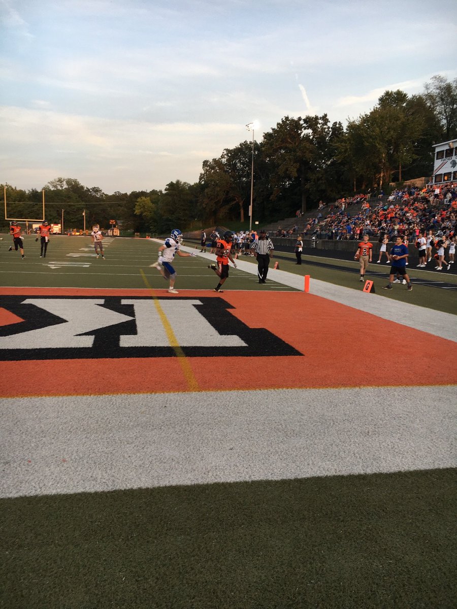 DerekBrizendine's tweet photo. Knob defense forces another punt. On the repunt due to an inadvertent whistle, Casey takes the punt 27 yards to the house. Milby PAT good. https://t.co/MfiX614VUi