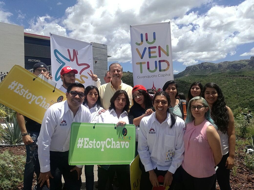 JuventudCap's tweet photo. Gracias por compartir con nosotros la experiencia de los #Hackaton 

@VicenteFoxQue @centrofox 

#JornadadelaJuventud #SomosJuventudCapital https://t.co/YCCERMXCps