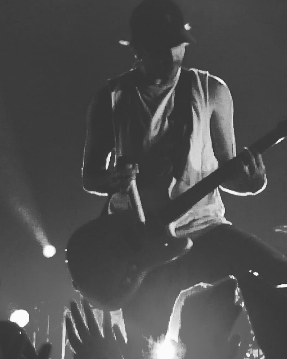 ftyelloww's tweet photo. @AllTimeLow #ATLinMNL2017 #atlinmanila2017 Missing you guys already. Come back soon 😘 https://t.co/WYeekZ3B5D