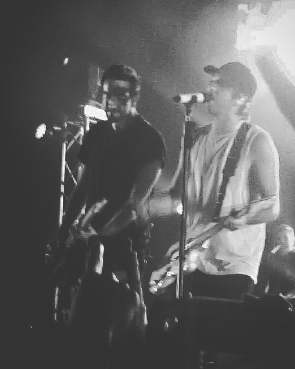 ftyelloww's tweet photo. @AllTimeLow #ATLinMNL2017 #atlinmanila2017 Missing you guys already. Come back soon 😘 https://t.co/WYeekZ3B5D
