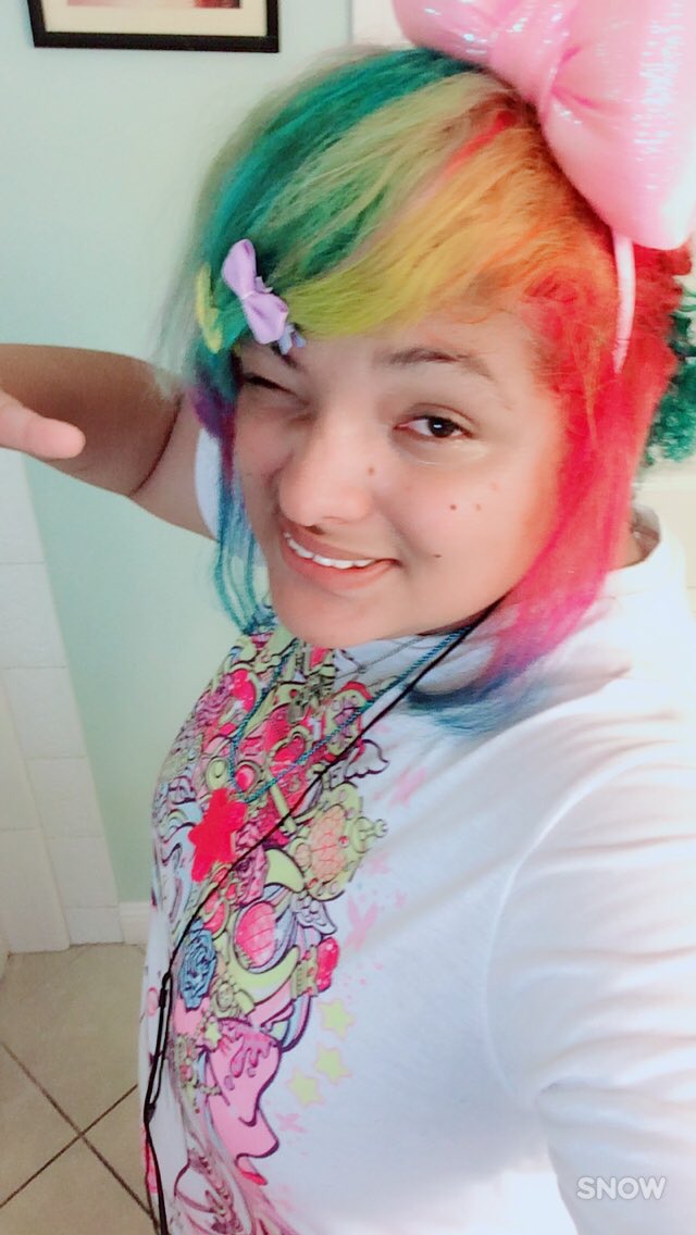 SweetyChanelly's tweet photo. Fresh new color came in today! 💖💙💚💜🌈💛💕✨ #rainbow #rainbowcolors #rainbowhair https://t.co/i4M6T3cedT