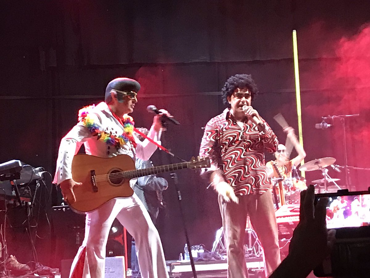 DidaBison's tweet photo. Meravigliosamente idioti. Superbamente cretini. Immensamente Elii. @eelst #amamusicfestival https://t.co/33mYgrgMfh