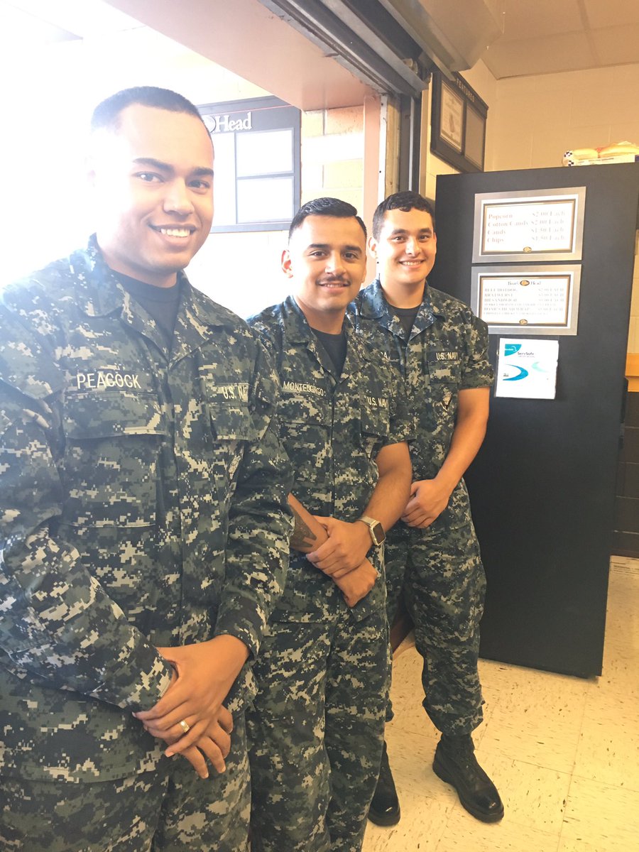 SheilaGrabowski's tweet photo. Awesome Navy servicemen working the football concession stand at Carmel! @CCHSCorsairs @USNavy https://t.co/yd3zzObHgp