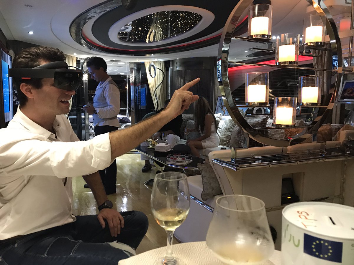 _SPINTERACTIVE's tweet image. #HoloLens fun on my friends #yacht